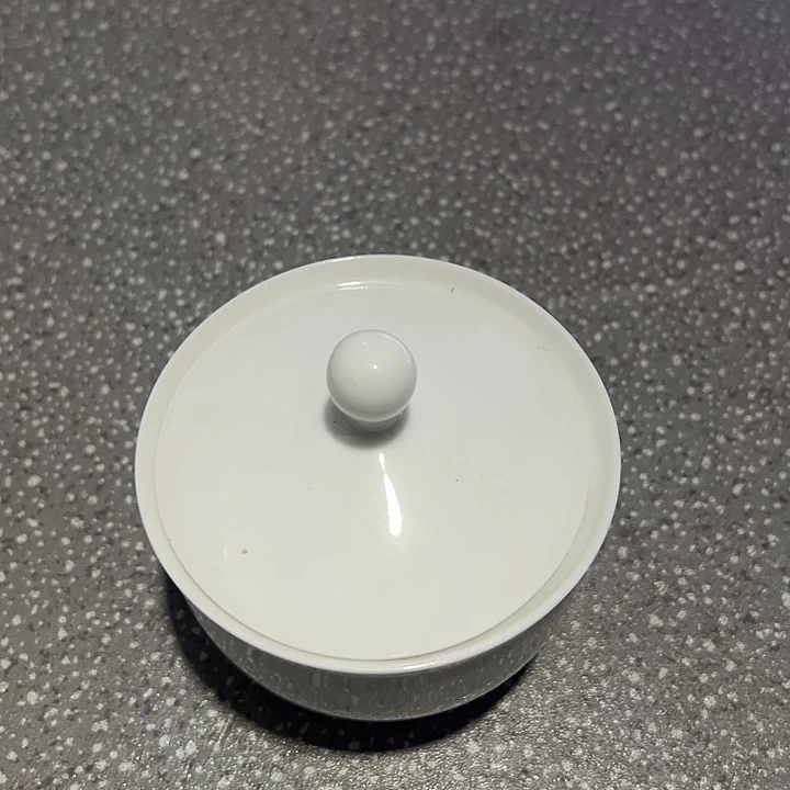 其它陶瓷一个炖盅陶瓷