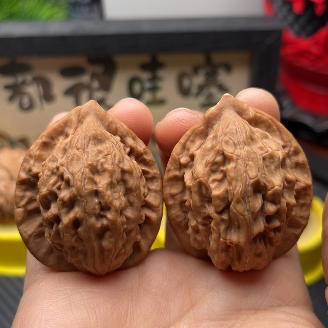 文玩核桃吊坠40大红袍