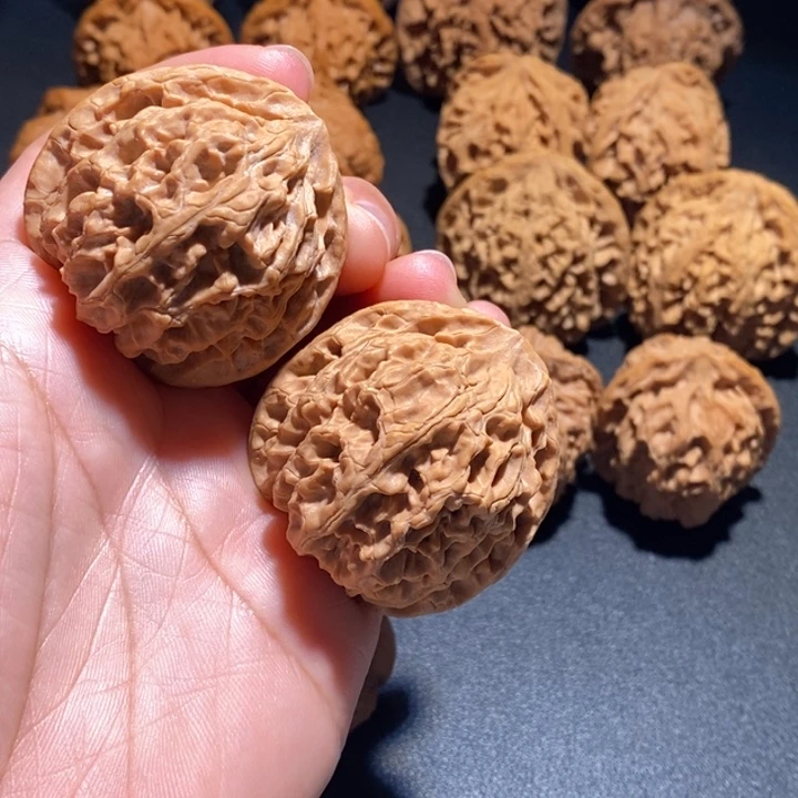 闲***余文玩核桃吊坠苹果