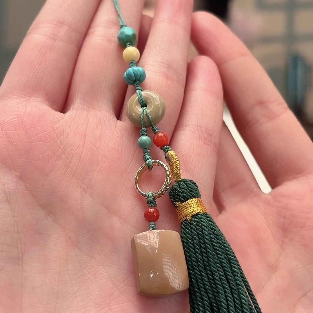 绿松石未镶嵌颈饰