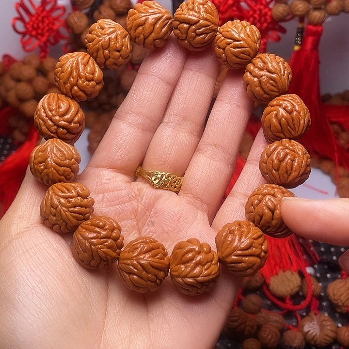 木质类龙纹桃枭挂件