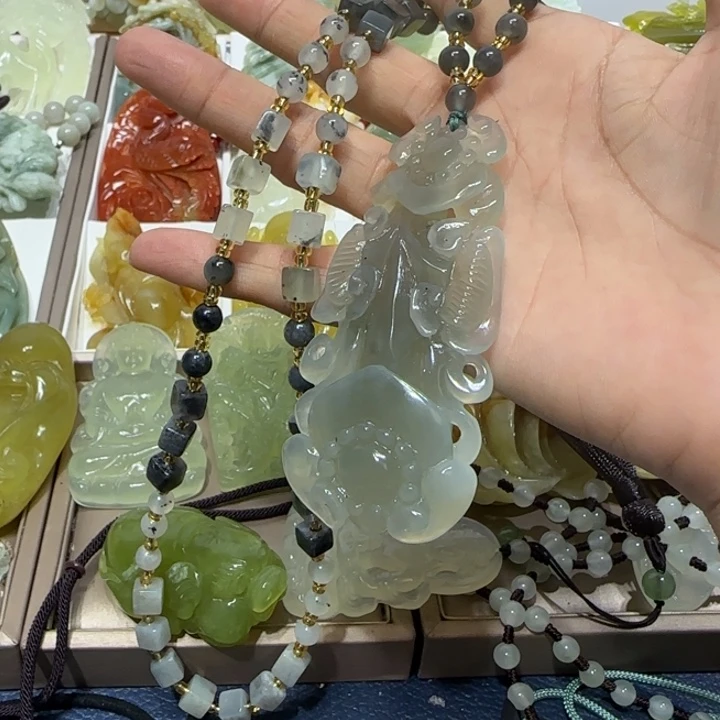 蛇纹石玉吊坠未镶嵌