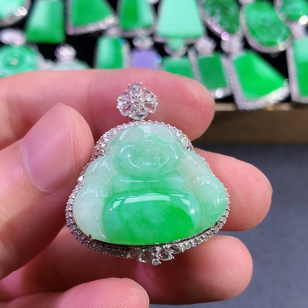 翡翠18K金镶嵌颈饰