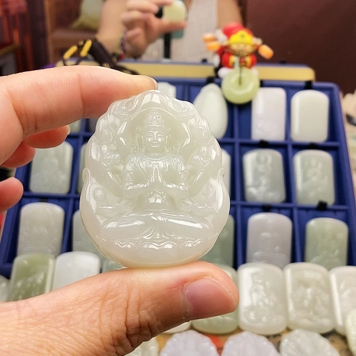 和田玉未镶嵌颈饰天**仙