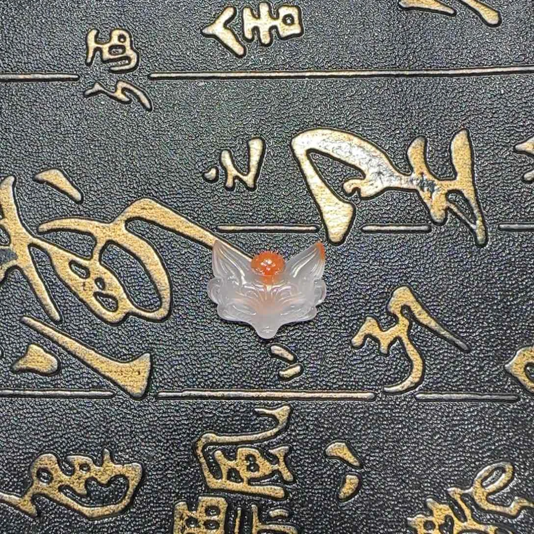 ****️南红玛瑙未镶嵌原矿冰飘狐狸面具