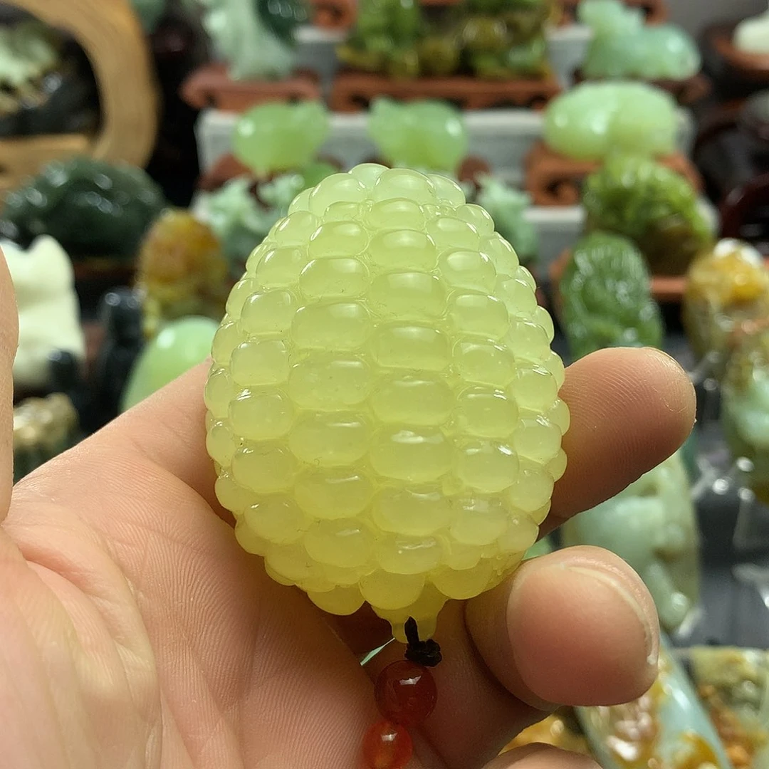 岫玉未镶嵌手把件鲜**?