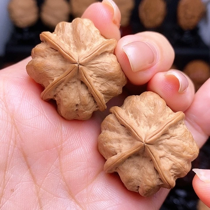 文玩核桃吊坠寒四棱