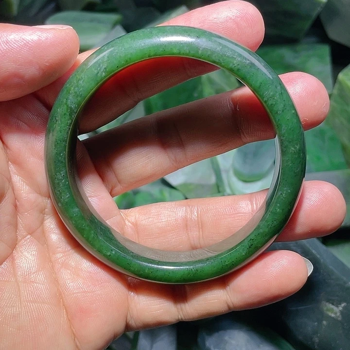 和田玉（碧玉）未镶嵌珠宝奇石