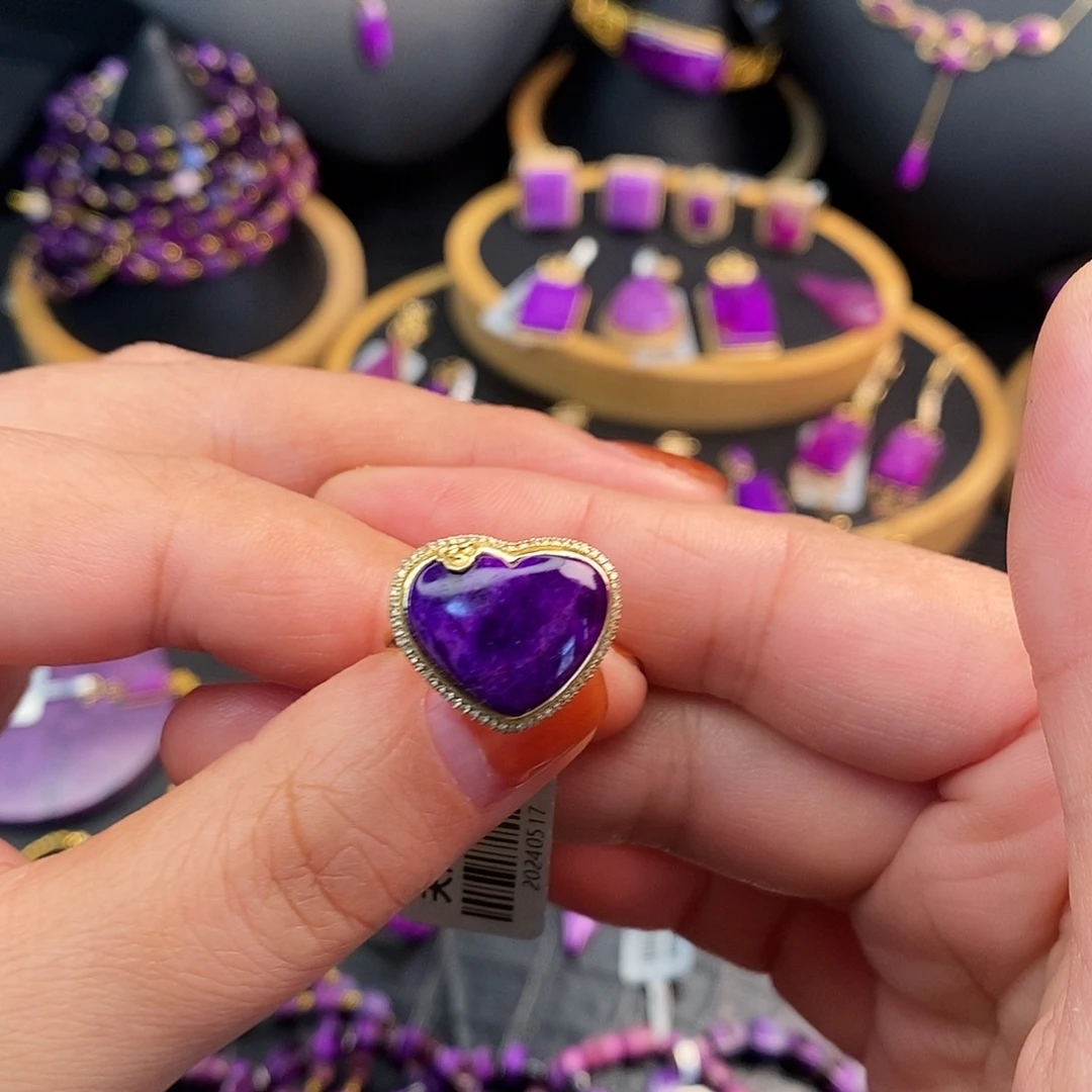 苏纪石（舒俱来）18K金镶嵌戒指