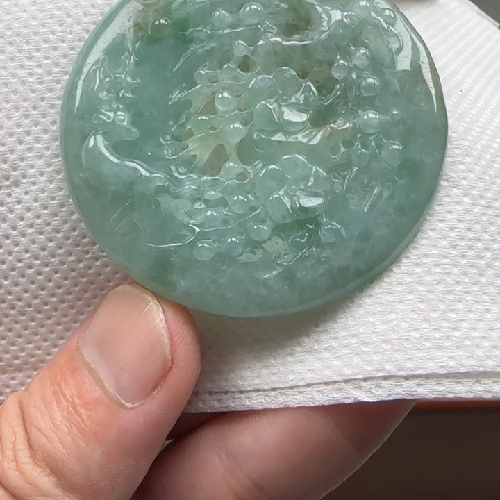 翡翠颈饰未镶嵌喜上眉梢