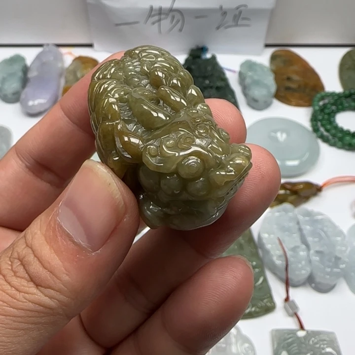 颈饰未镶嵌翡翠貔貅