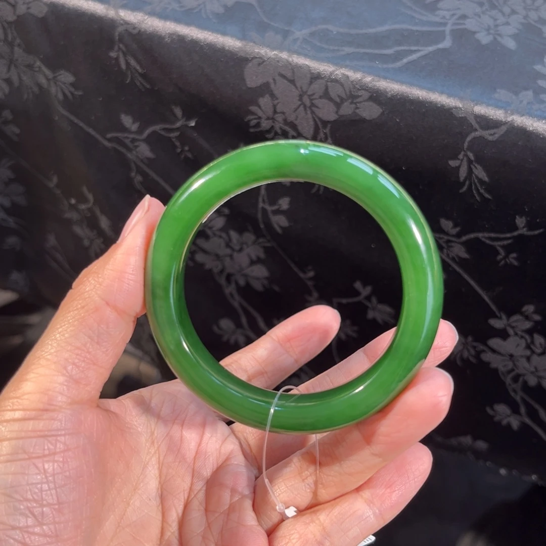 和田玉未镶嵌手镯  「俄红皮辣阳绿」