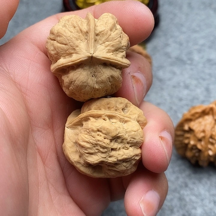 文玩核桃吊坠三棱