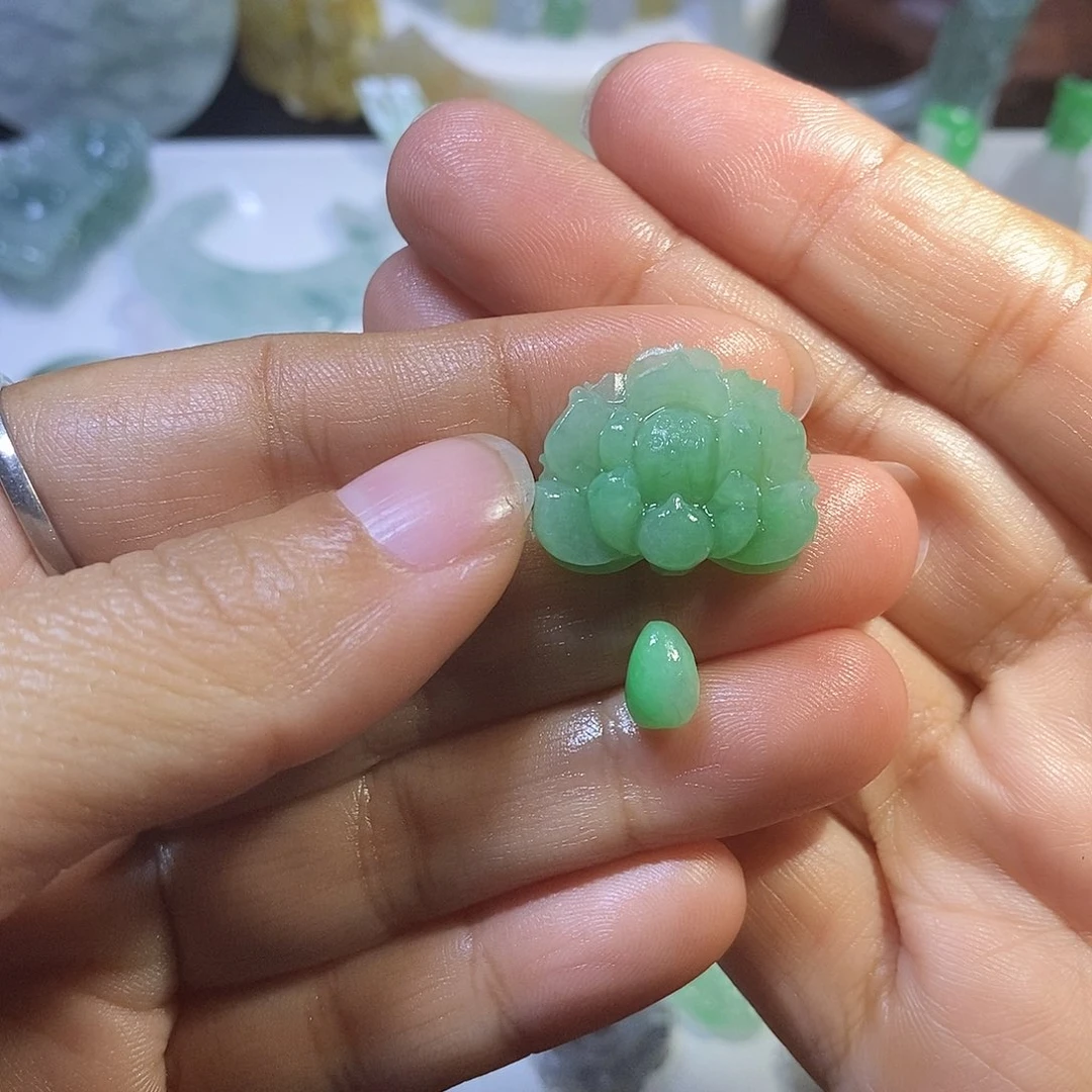 定制翡翠未镶嵌莲花