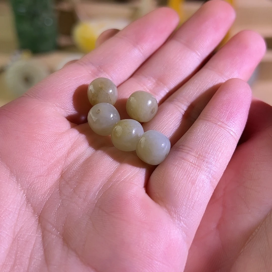 三***哥颈饰未镶嵌和田玉