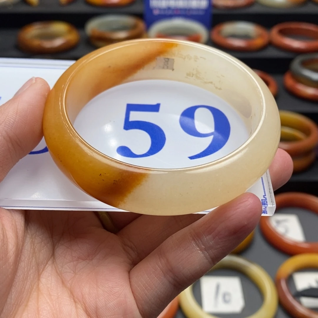 石英质玉（黄龙玉）手镯未镶嵌