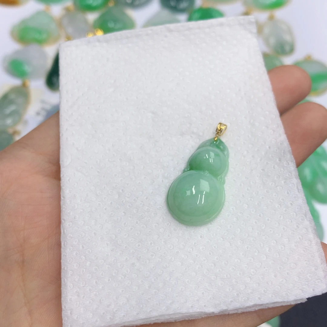翡翠18K金镶嵌颈饰翡翠