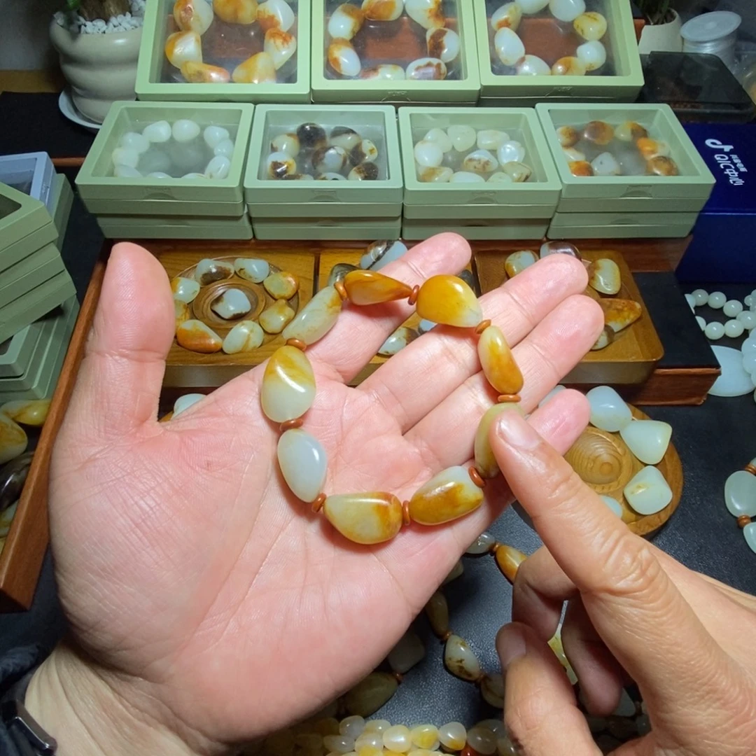 大***宝和田玉未镶嵌手串
