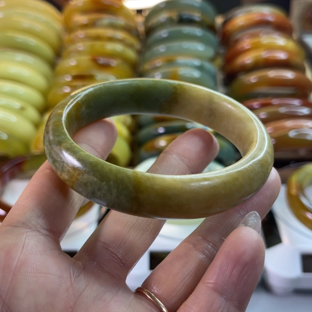 蛇纹石玉手镯未镶嵌