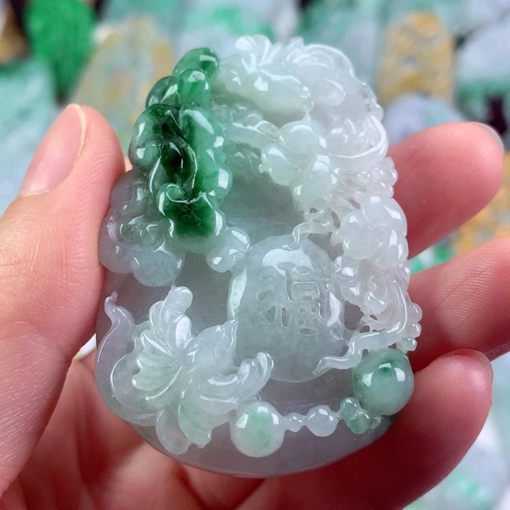 翡翠未镶嵌吊坠(不含链)是****。