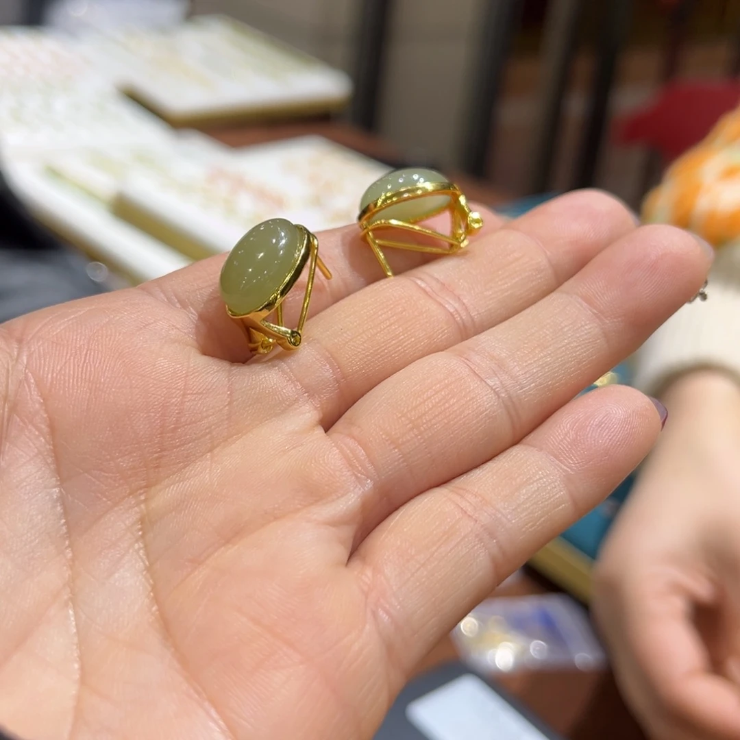 和田玉耳饰未镶嵌堆*