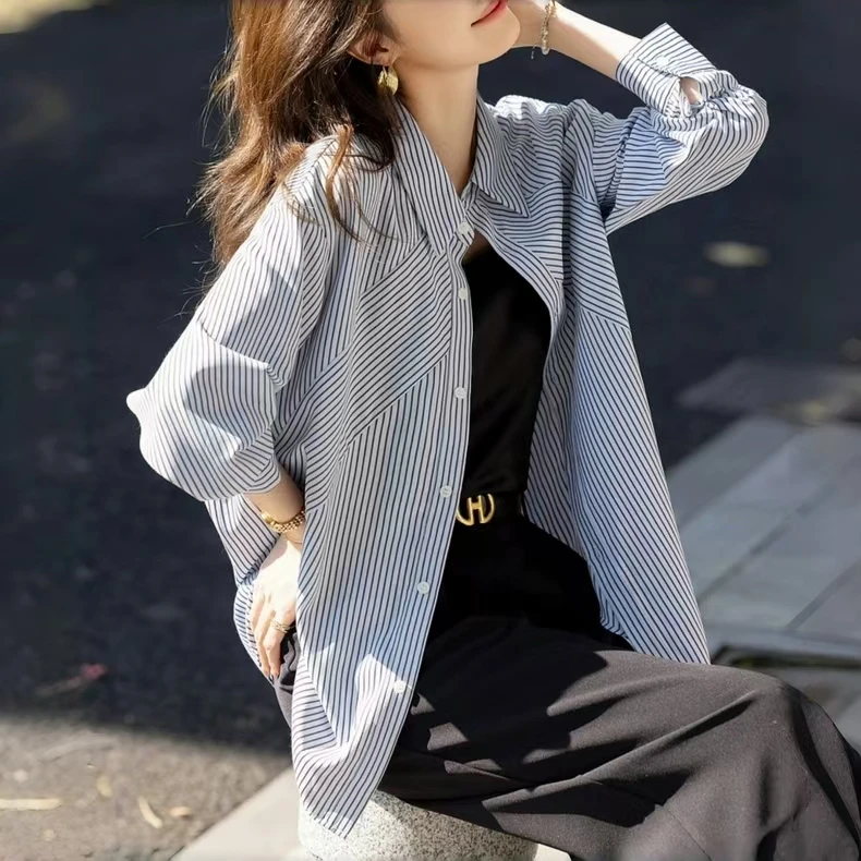鑫欣阿玛施艾正2025秋新款松弛感宽松条纹长袖衬衫纯欲慵懒风女装