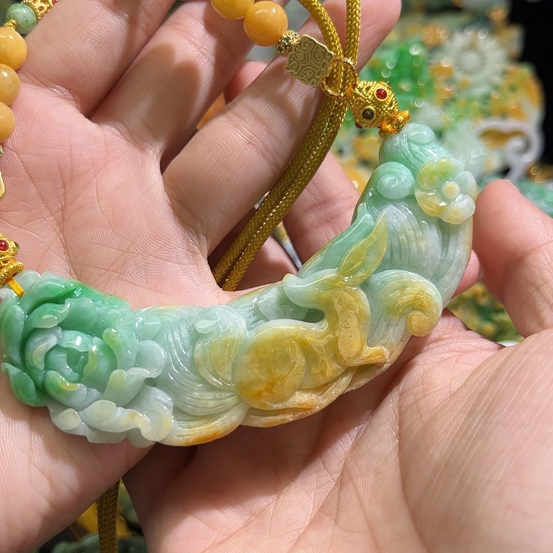 翡翠未镶嵌颈饰待编织