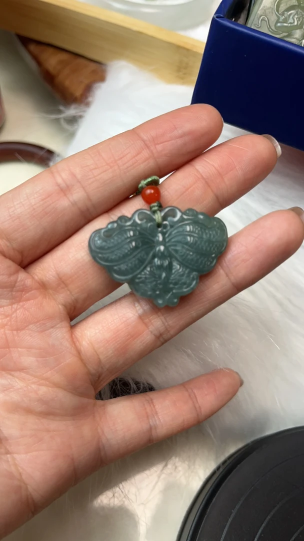 翡翠蝴蝶吊坠拍一发一