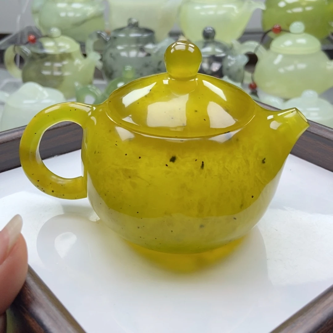 W***o蛇纹石玉未镶嵌壶