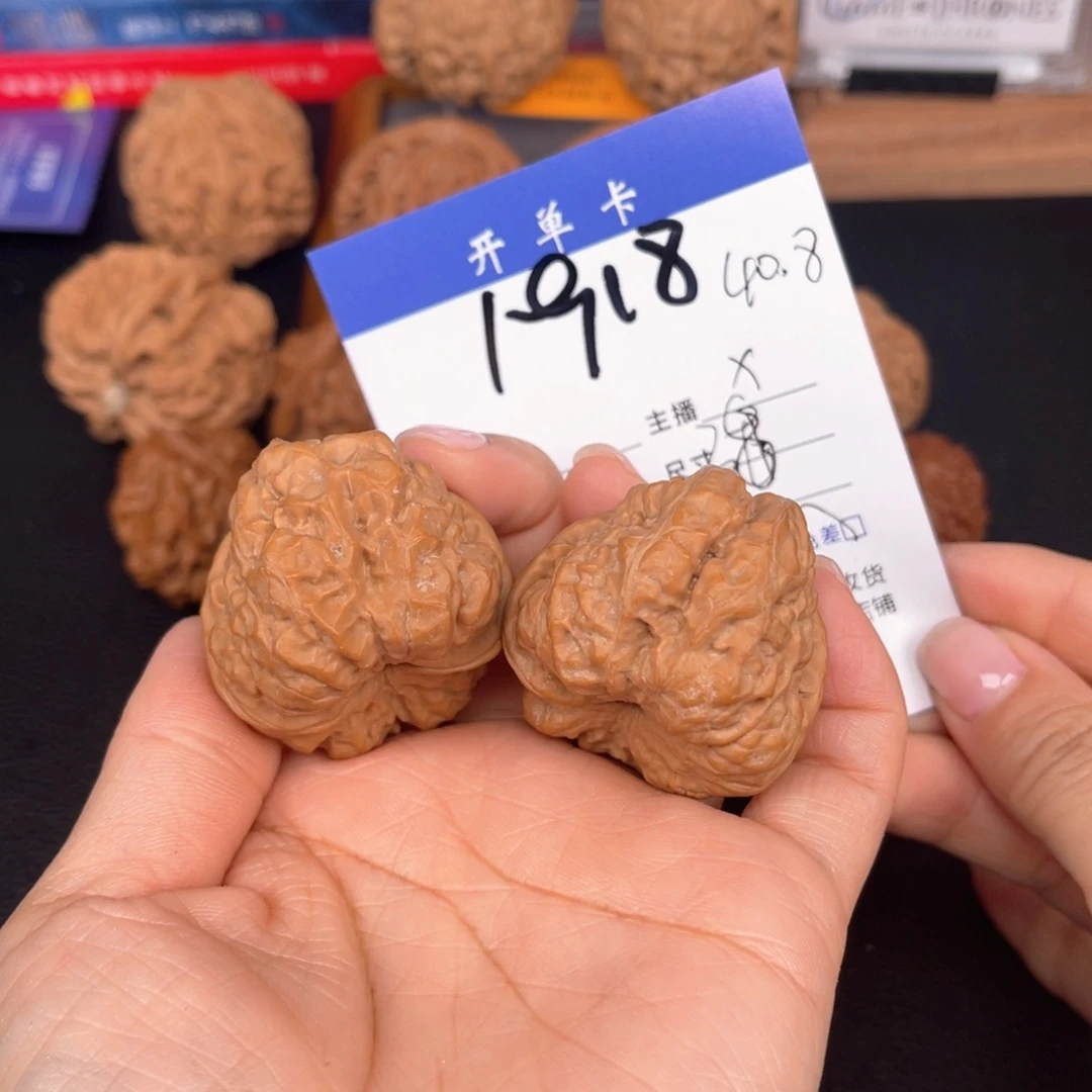 文玩核桃吊坠蛙蛙38尺。  1918