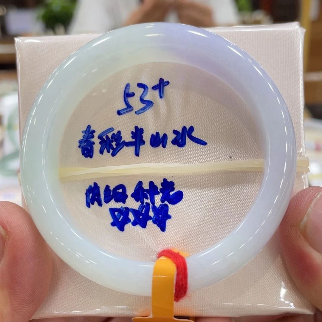 翡翠手镯未镶嵌翡翠