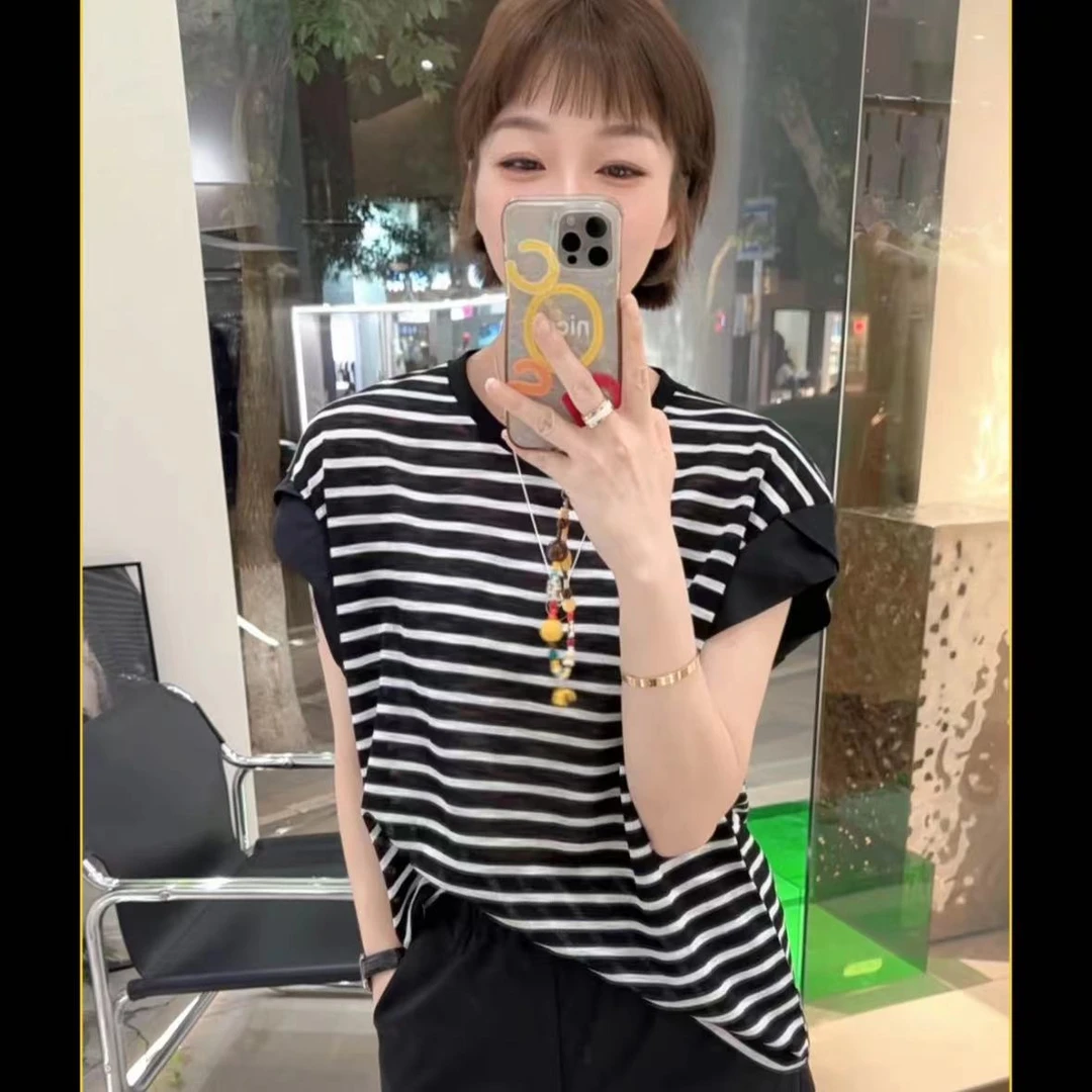 春苗女装    落肩条条上衣     新款百搭休闲设计感