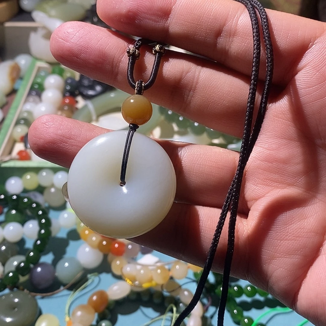 颈饰未镶嵌和田玉