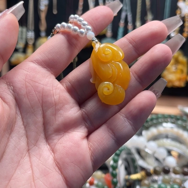 蛇纹石玉未镶嵌颈饰