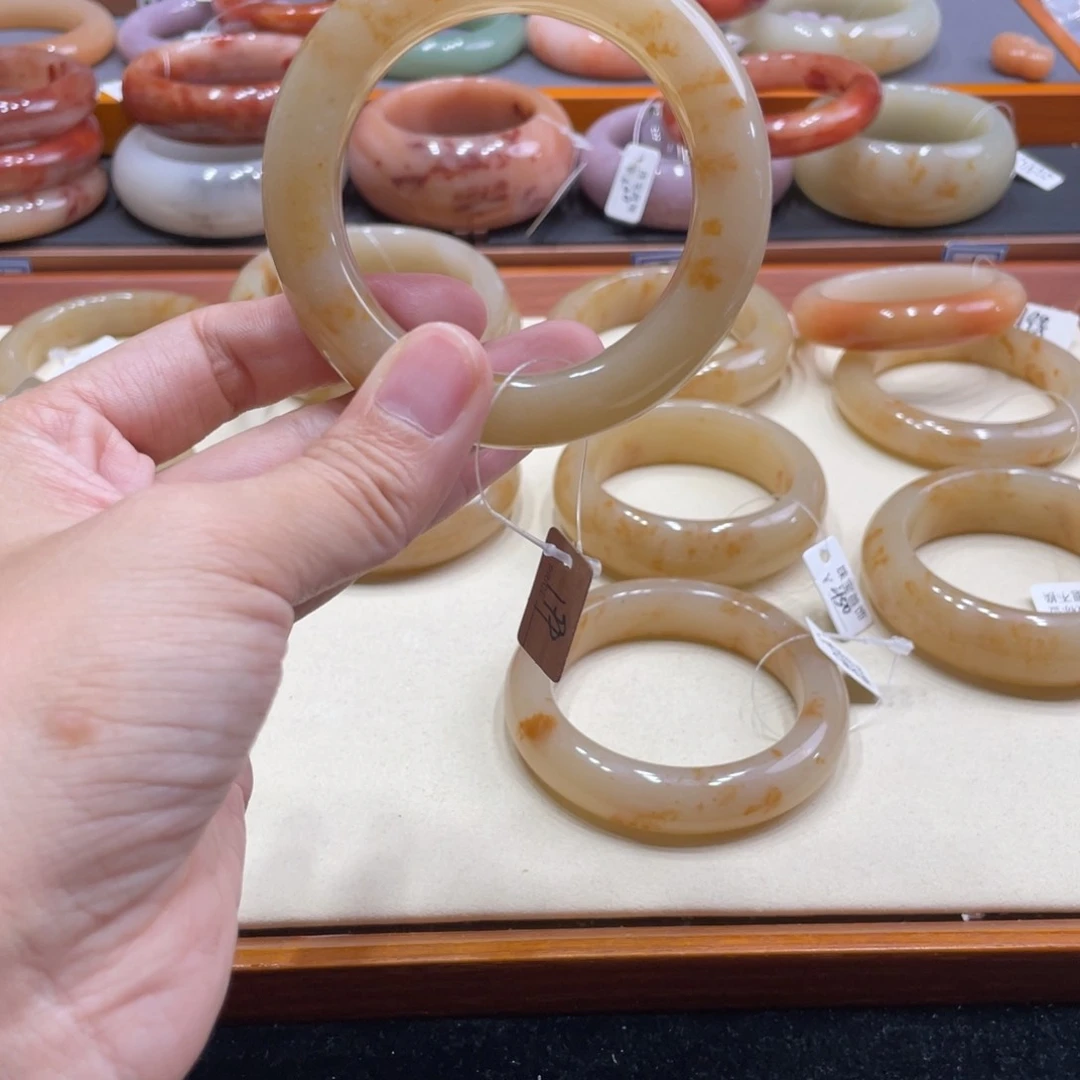 石英质玉手镯未镶嵌韩*玲