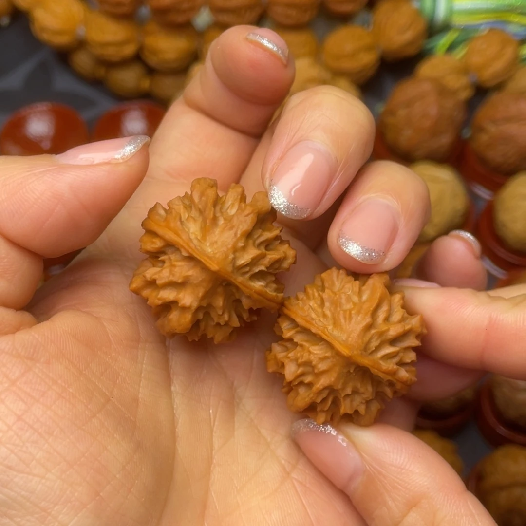 文玩核桃把件珊瑚塔