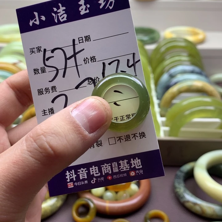 蛇纹石玉手镯未镶嵌幸**宝