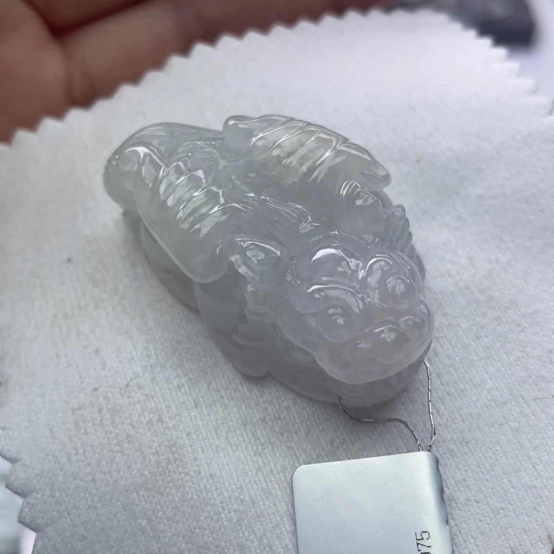 翡翠颈饰未镶嵌翡翠貔貅