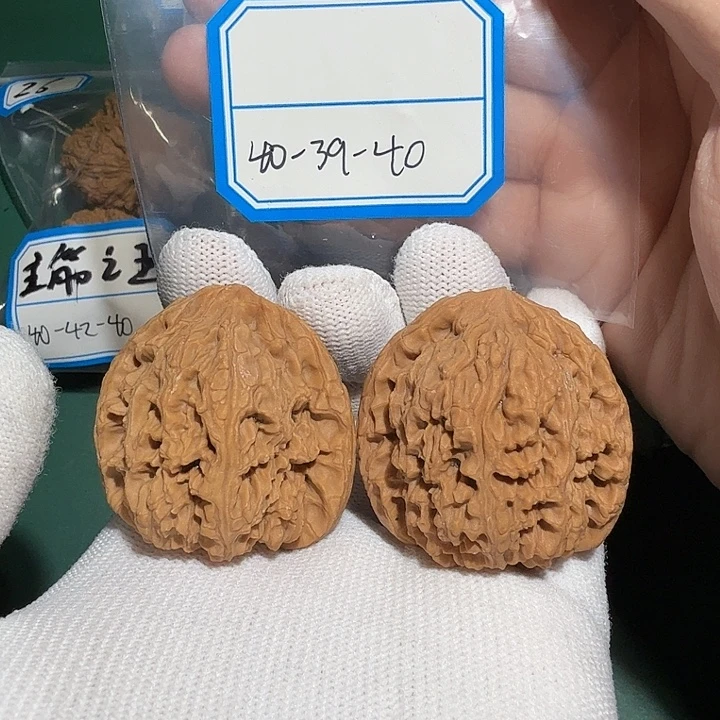 文玩核桃吊坠南疆万子32