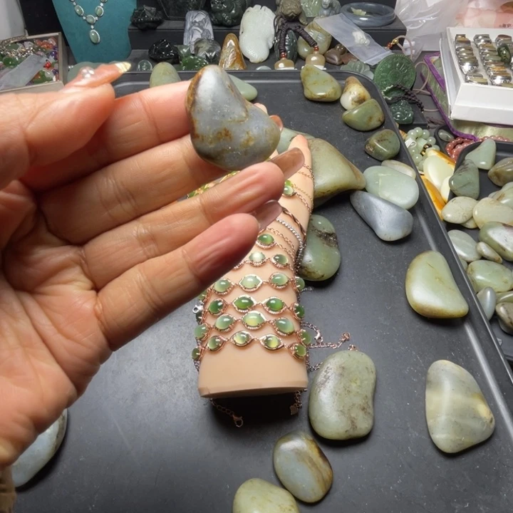 和田玉未镶嵌珠宝半成品