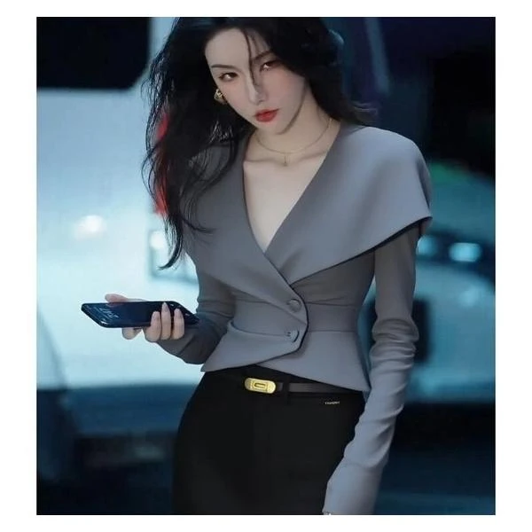 灰色斗篷上衣2025秋季新款设计感小众独特漂亮高级感收腰衬衫女