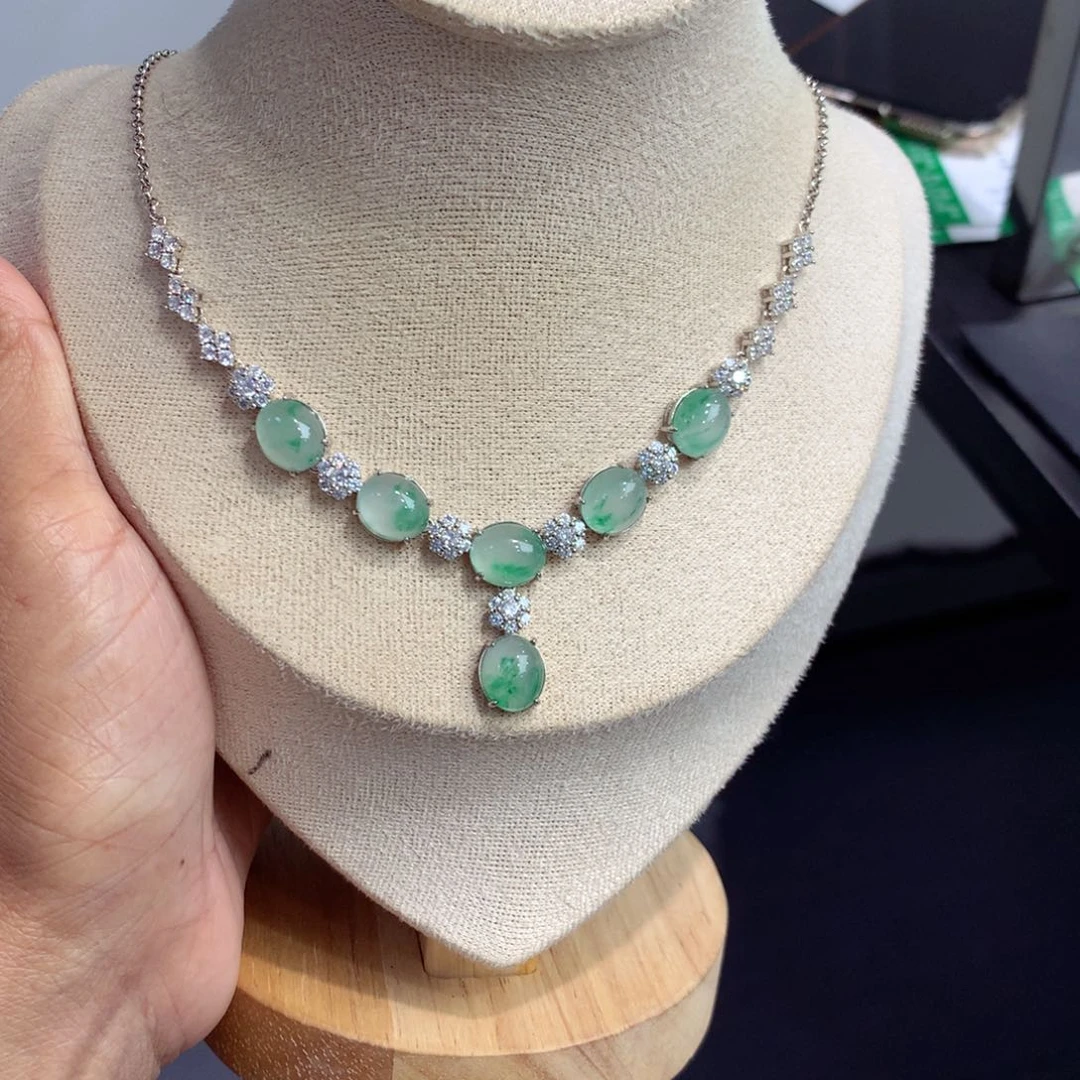 颈饰银S925镶嵌石英质玉（非洲翠）