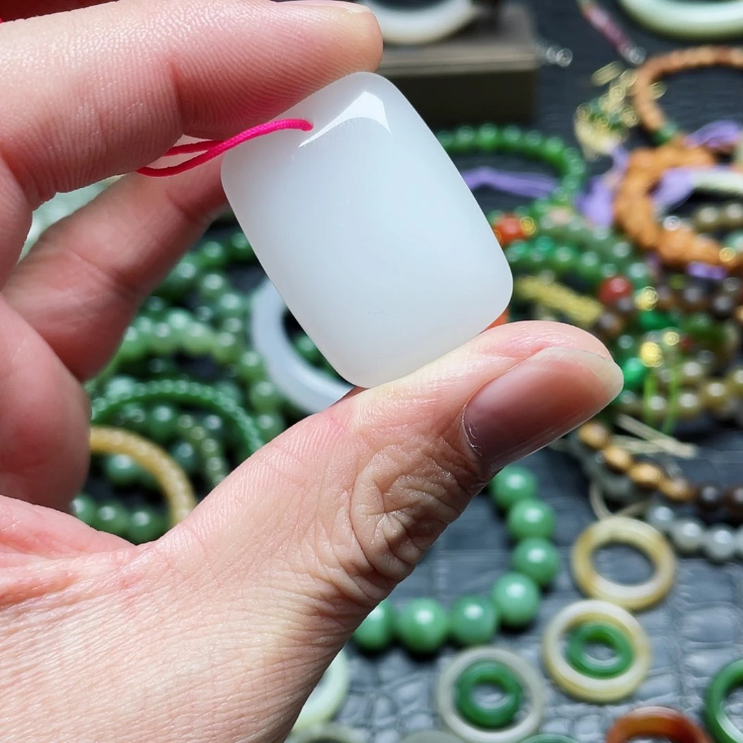 颈饰合金石英质玉（金丝玉）