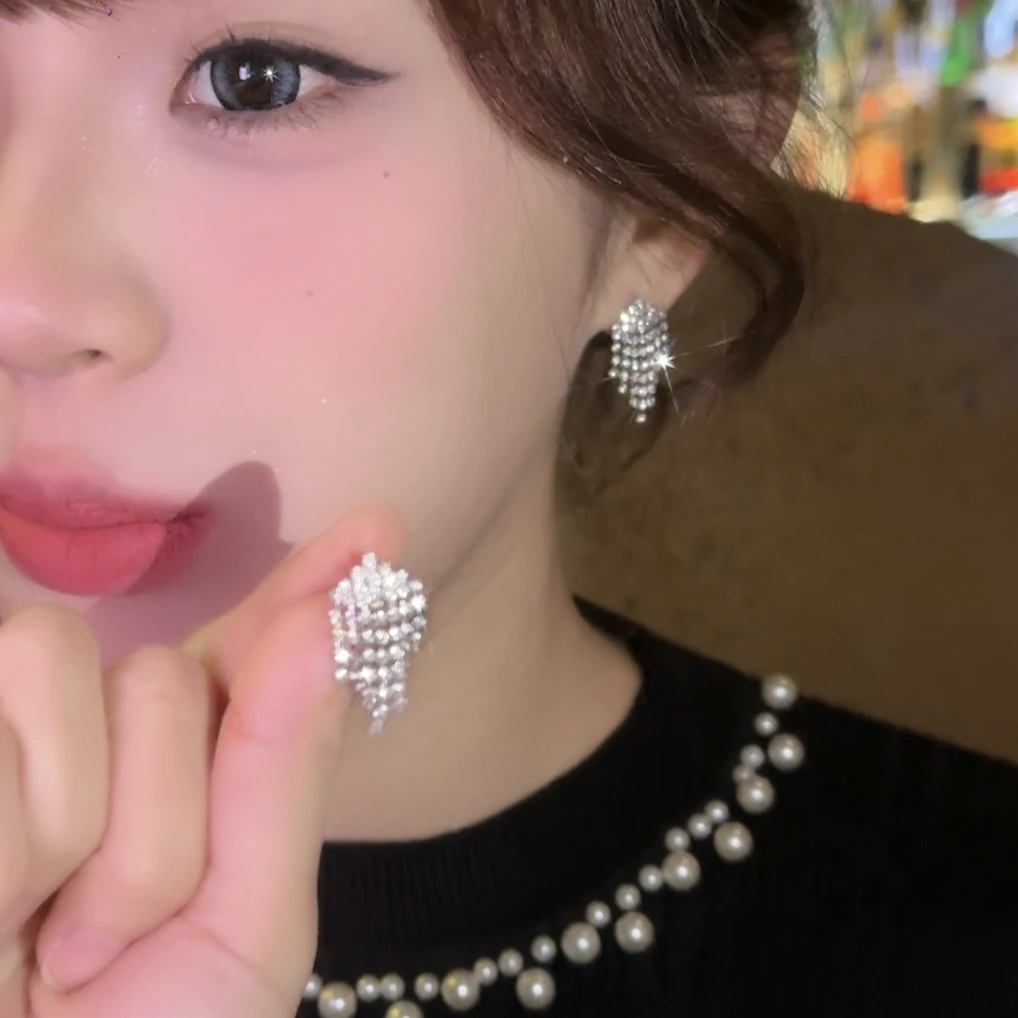 铜合金耳饰 高级感耳环气质精致闪亮水钻流苏耳钉小众耳饰