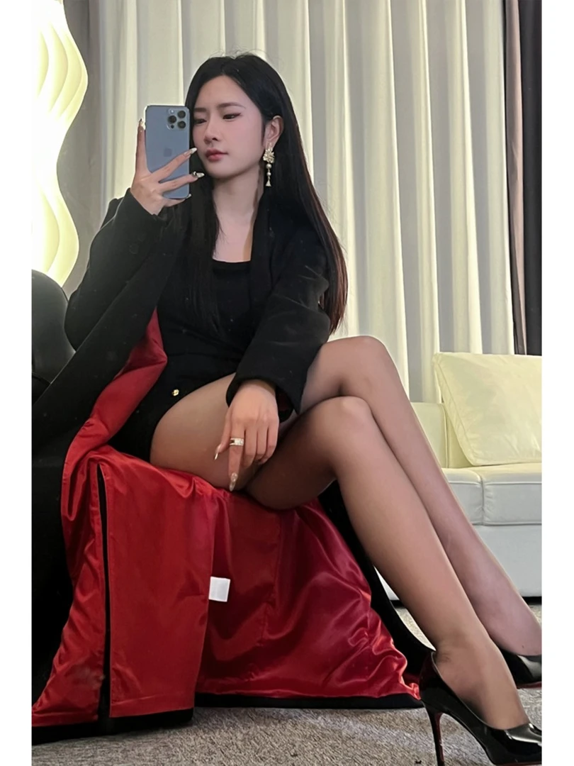 胡月明定制 【红底大衣】千金名媛气质长款毛呢外套