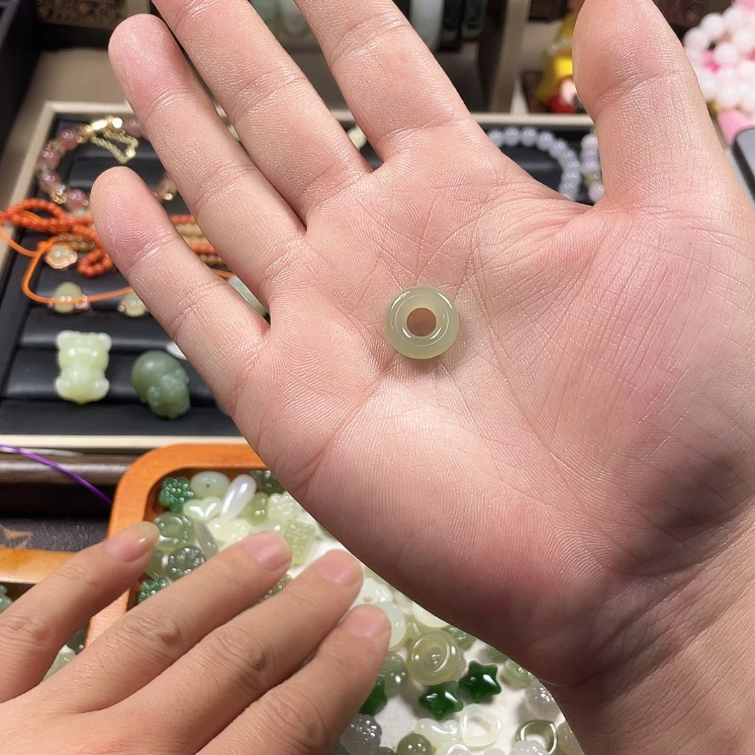 半***慧和田玉未镶嵌颈饰