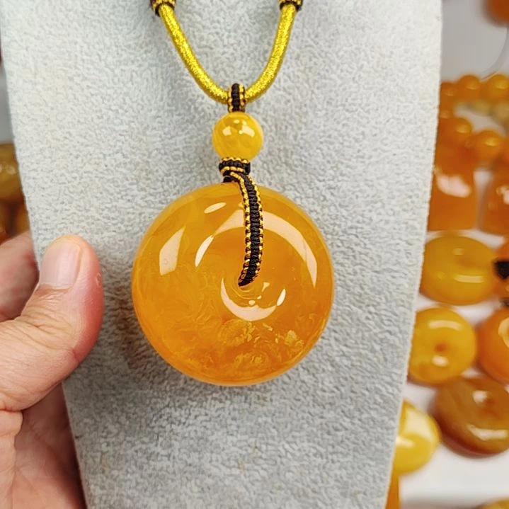 未镶嵌吊坠(赠链)蜜蜡