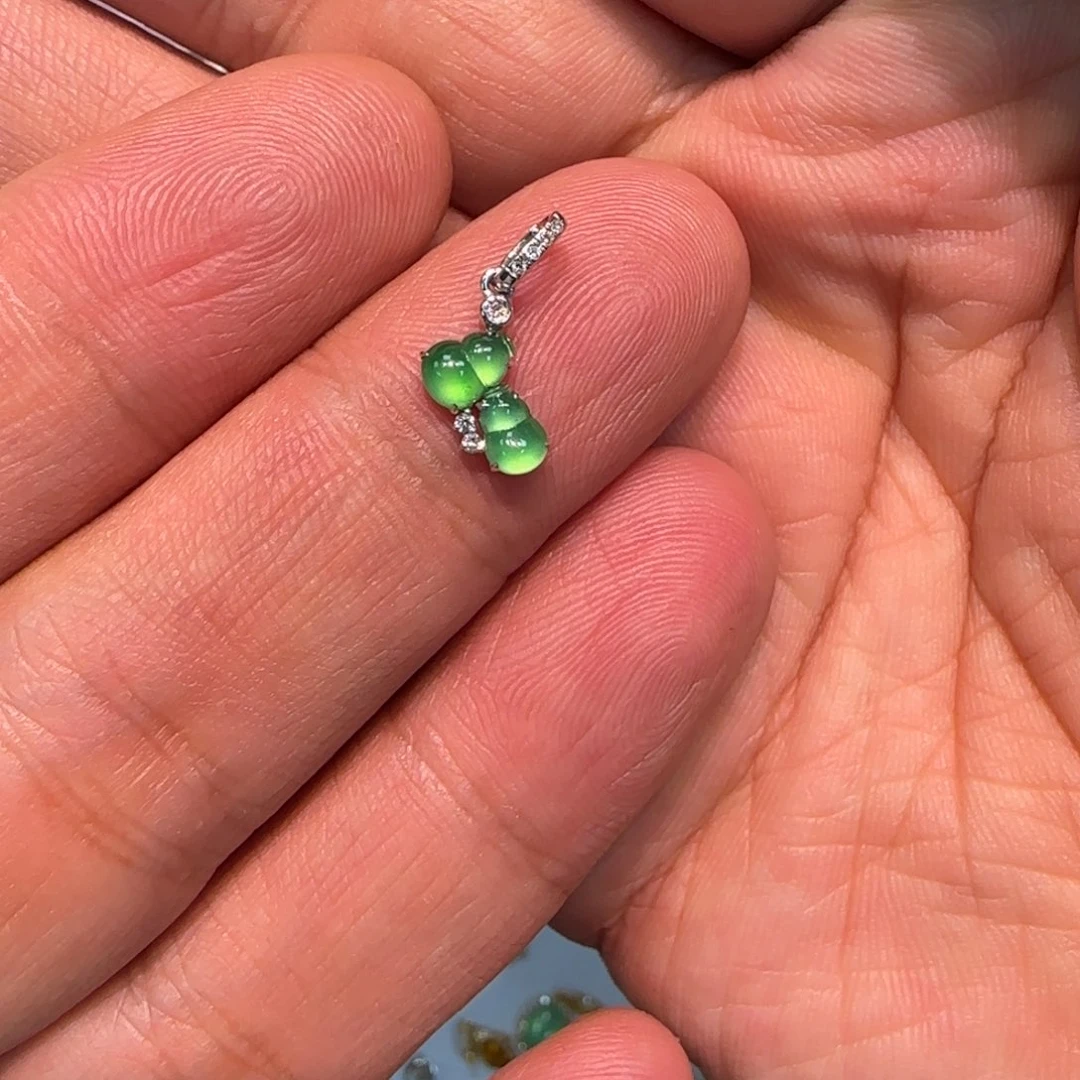 翡翠颈饰18K金镶嵌M****o小提溜