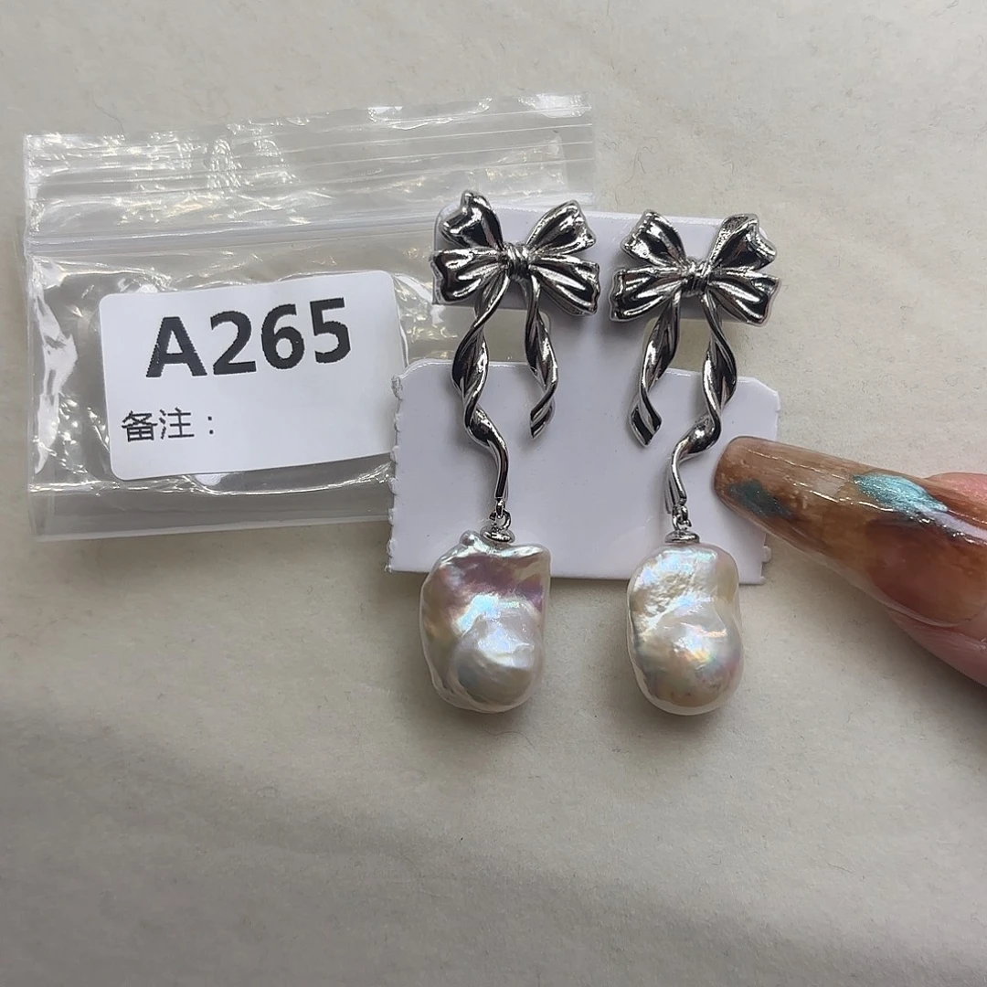淡水珍珠合金耳饰