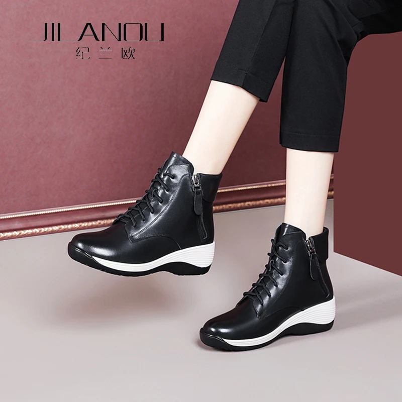 平底休闲鞋旅游鞋2025年秋冬新款厚底防滑女士马丁靴坡跟坡跟短靴